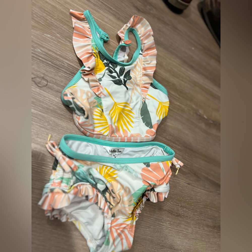 Like new Matilda Jane girls size 6 swim set. Super cute!!